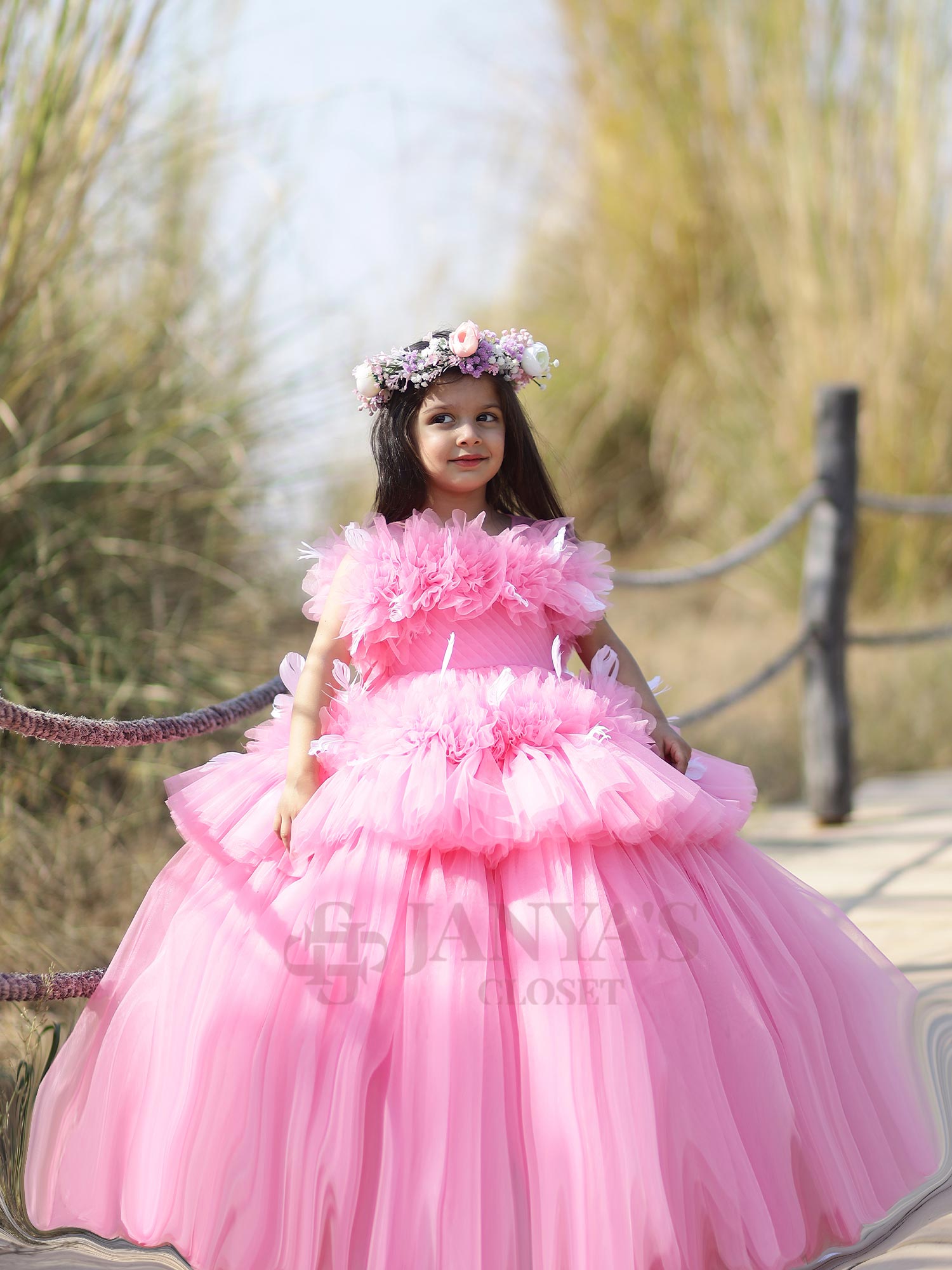 Princess Dreamer Dress With Feathers And Hair Pin *