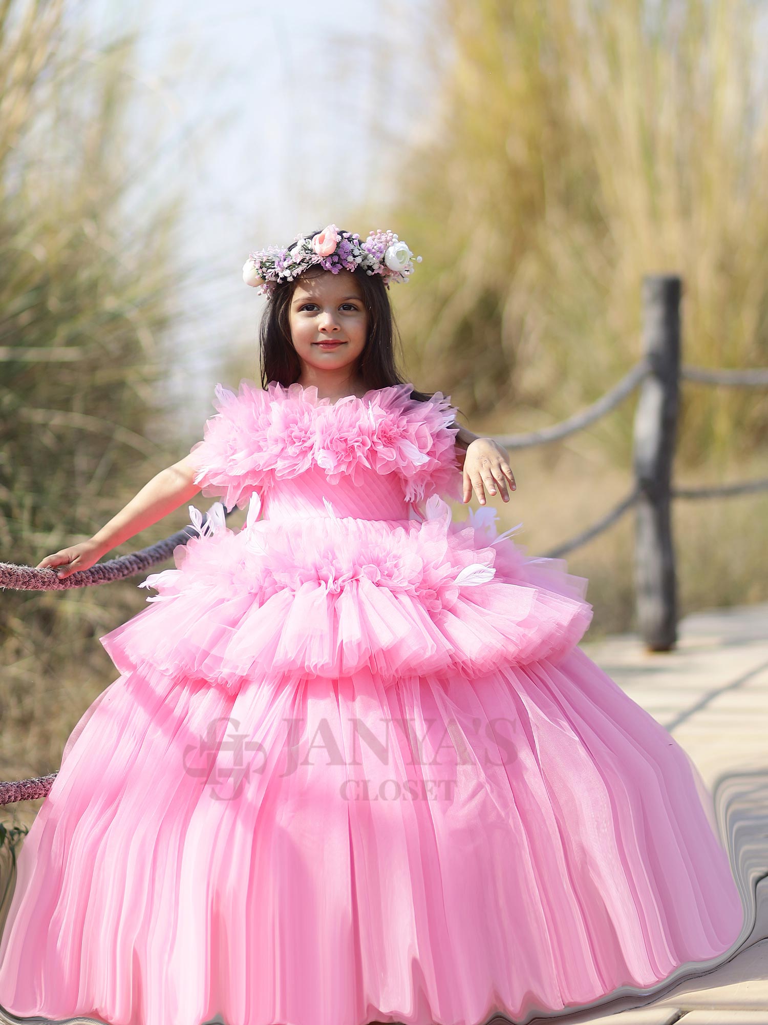 Princess Dreamer Dress With Feathers And Hair Pin *